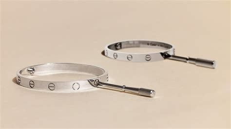 cartier bracelet how to open.